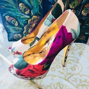 🆕 Ted Baker heels